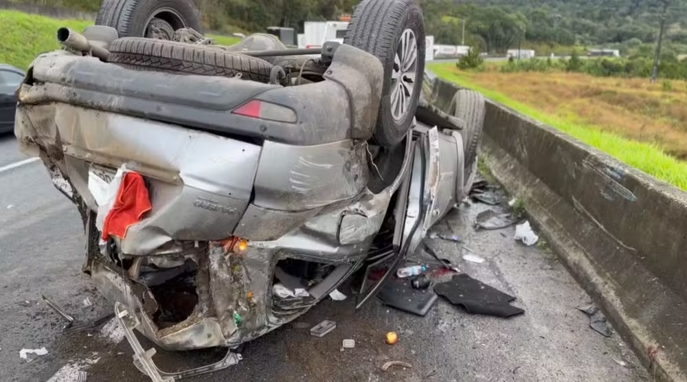 巴西男足前主帥鄧加遭遇車禍，車輛直接翻車+損毀嚴重